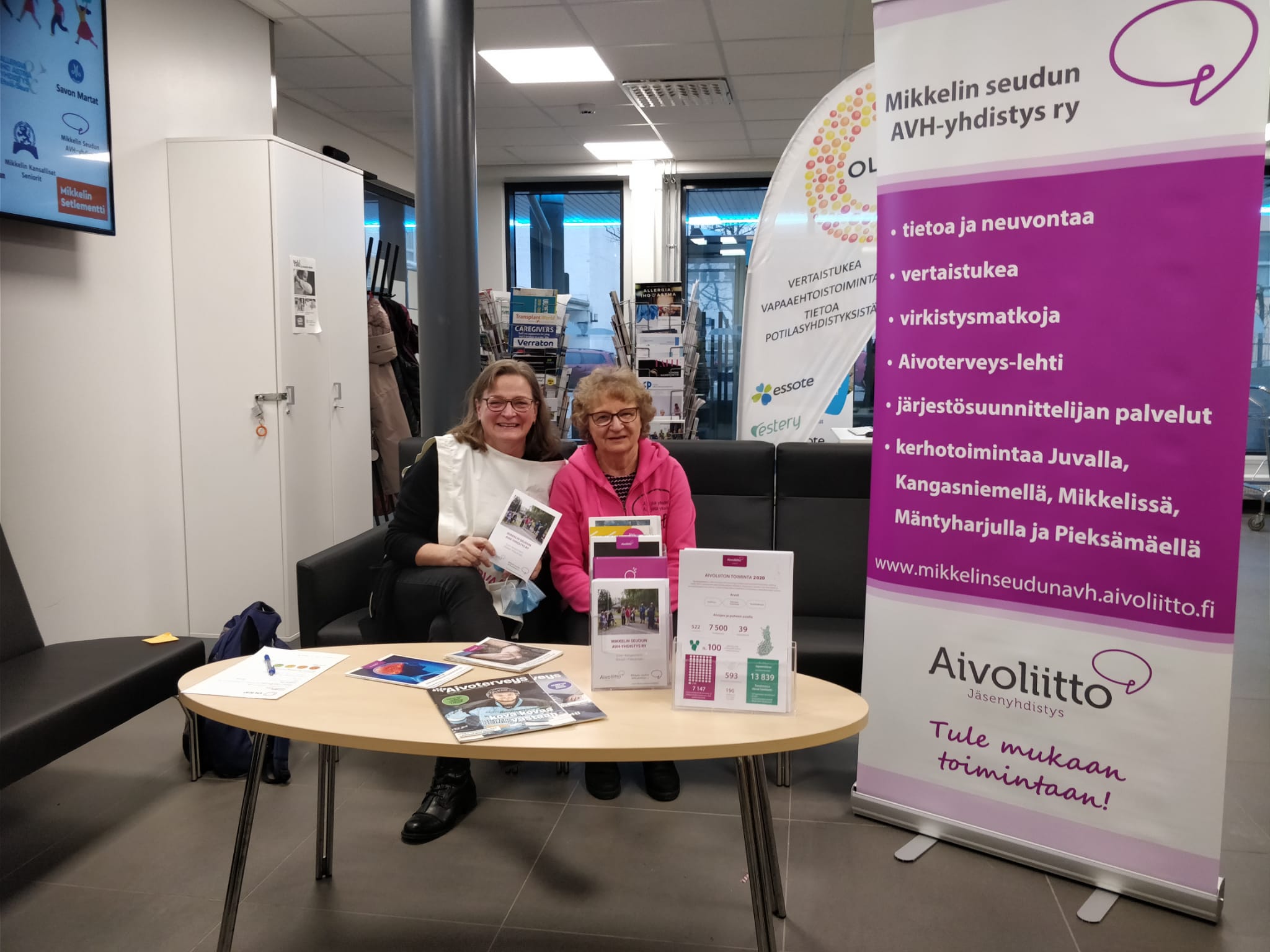 Mikkelin seudun AVH-yhdistys ry OLKA-pisteellä toimintaansa esittelemässä.